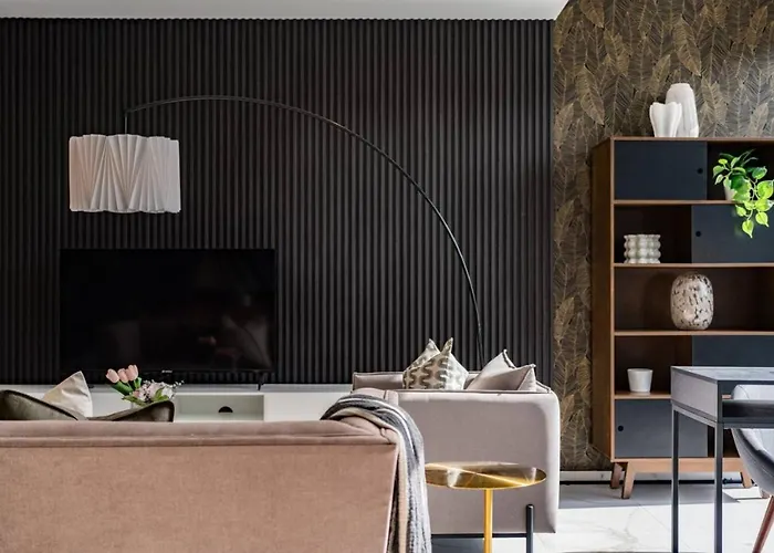 Urban Elegance With Balcony Views Apartamento